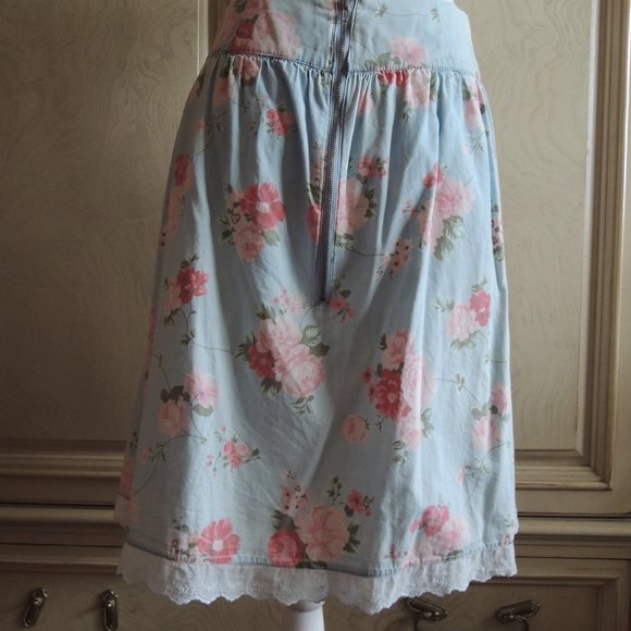 SOLD!!!  Blue Floral Knee Length Waisted Skirt Size 0/2 - Picture 2 of 4